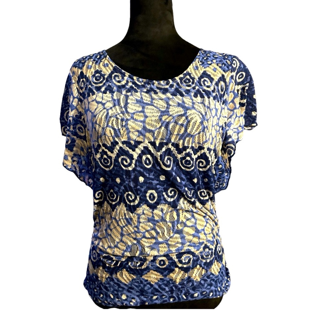 JM Collection great blue, gold & white short sleeve shirt in size PM. EUC.